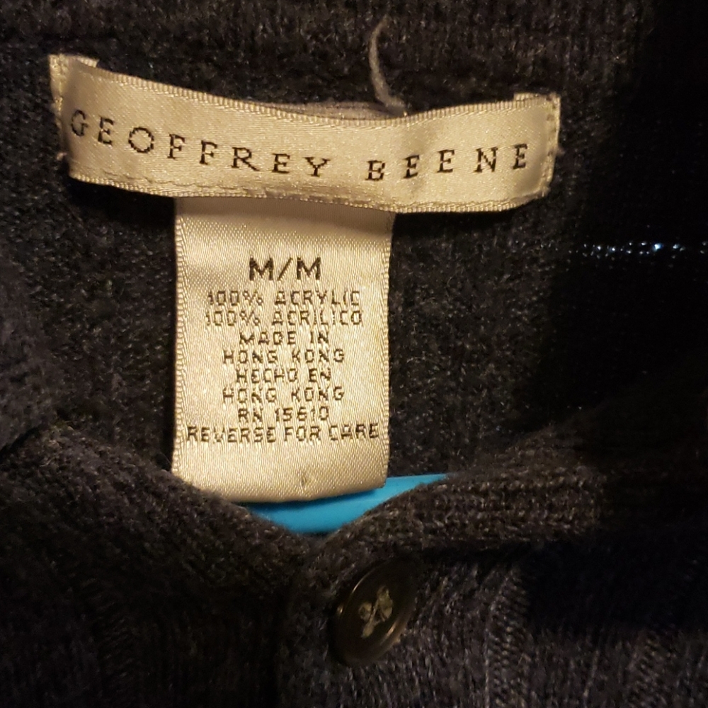 Two sweaters - Picture 7 of 7